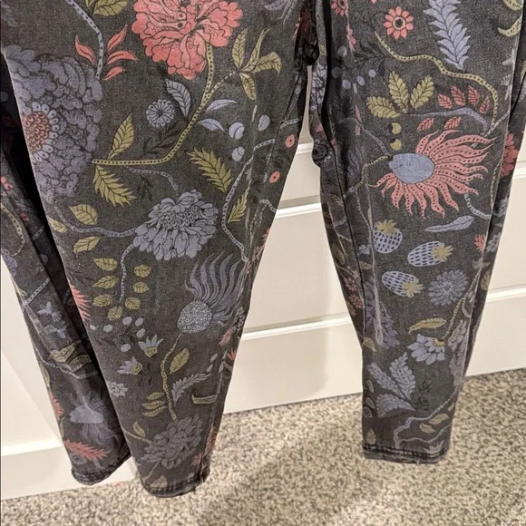 Easel High Hopes Slouchy Denim Overalls medium NWOT - Picture 5 of 9